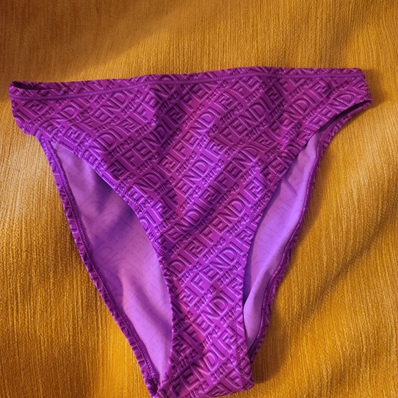 Skims x Fendi Set - Picture 3 of 3